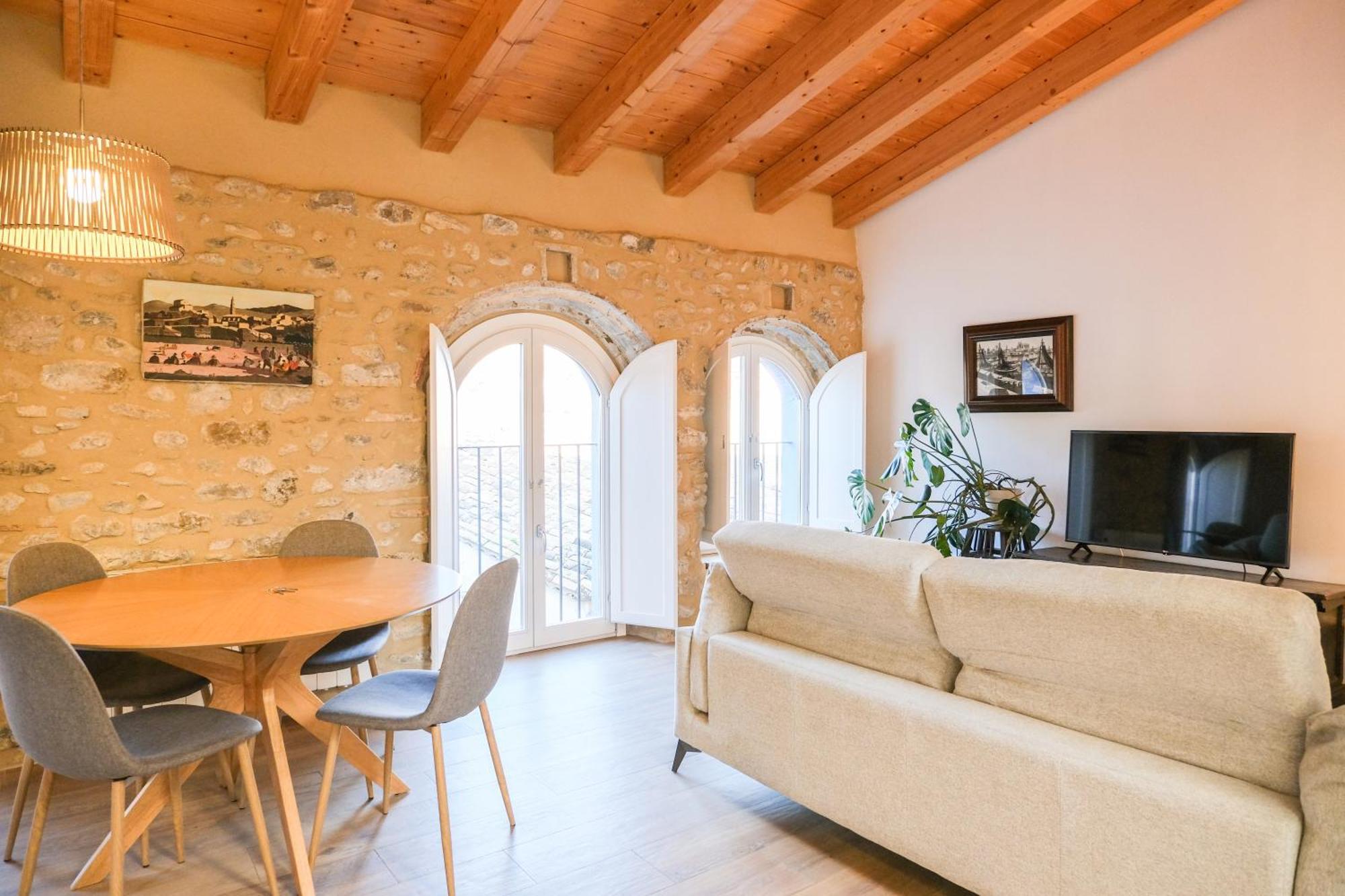 Ganganell Atic Con Terraza En * Besalu