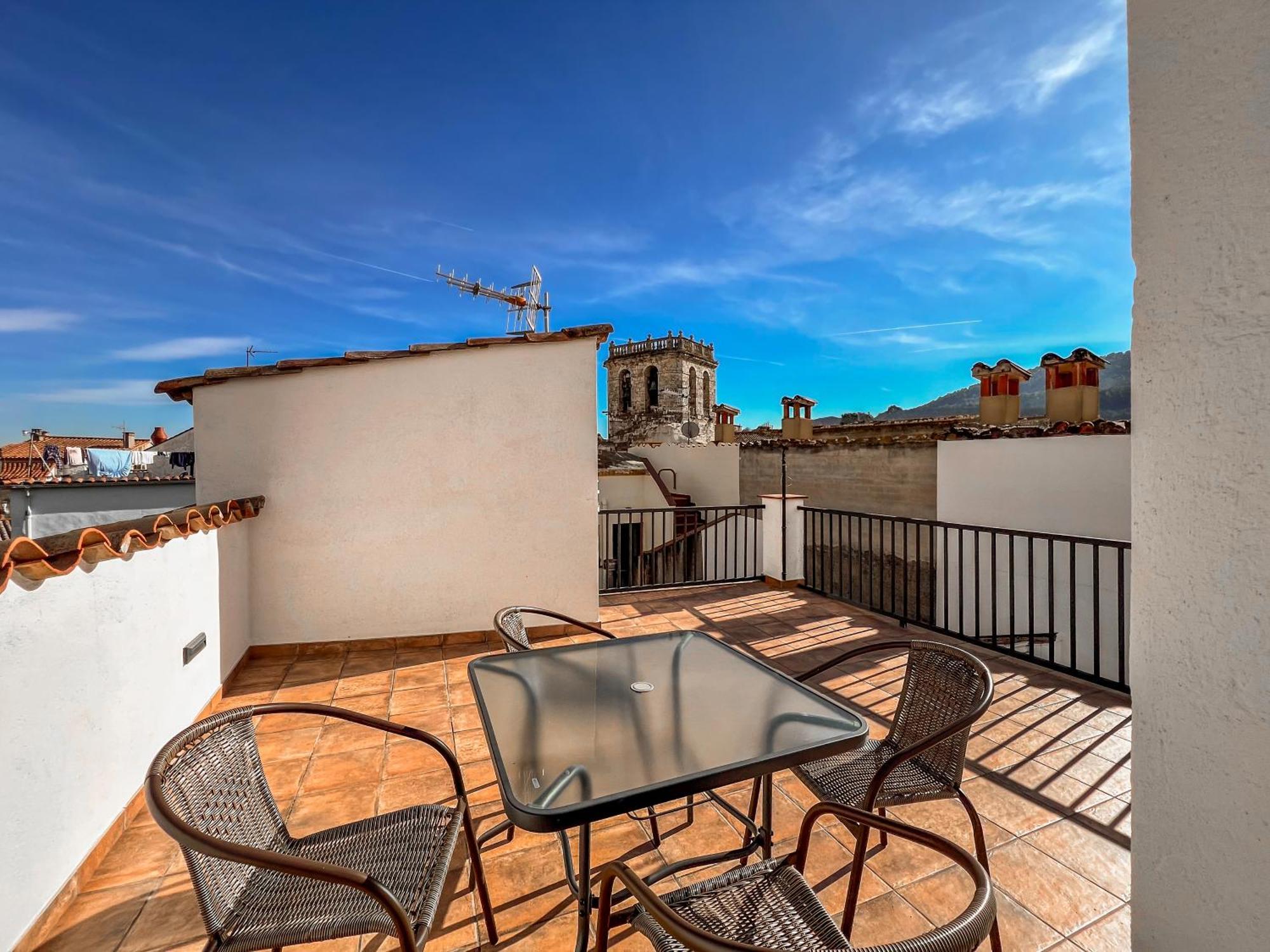 Ganganell Atic Con Terraza En Apartment Besalu