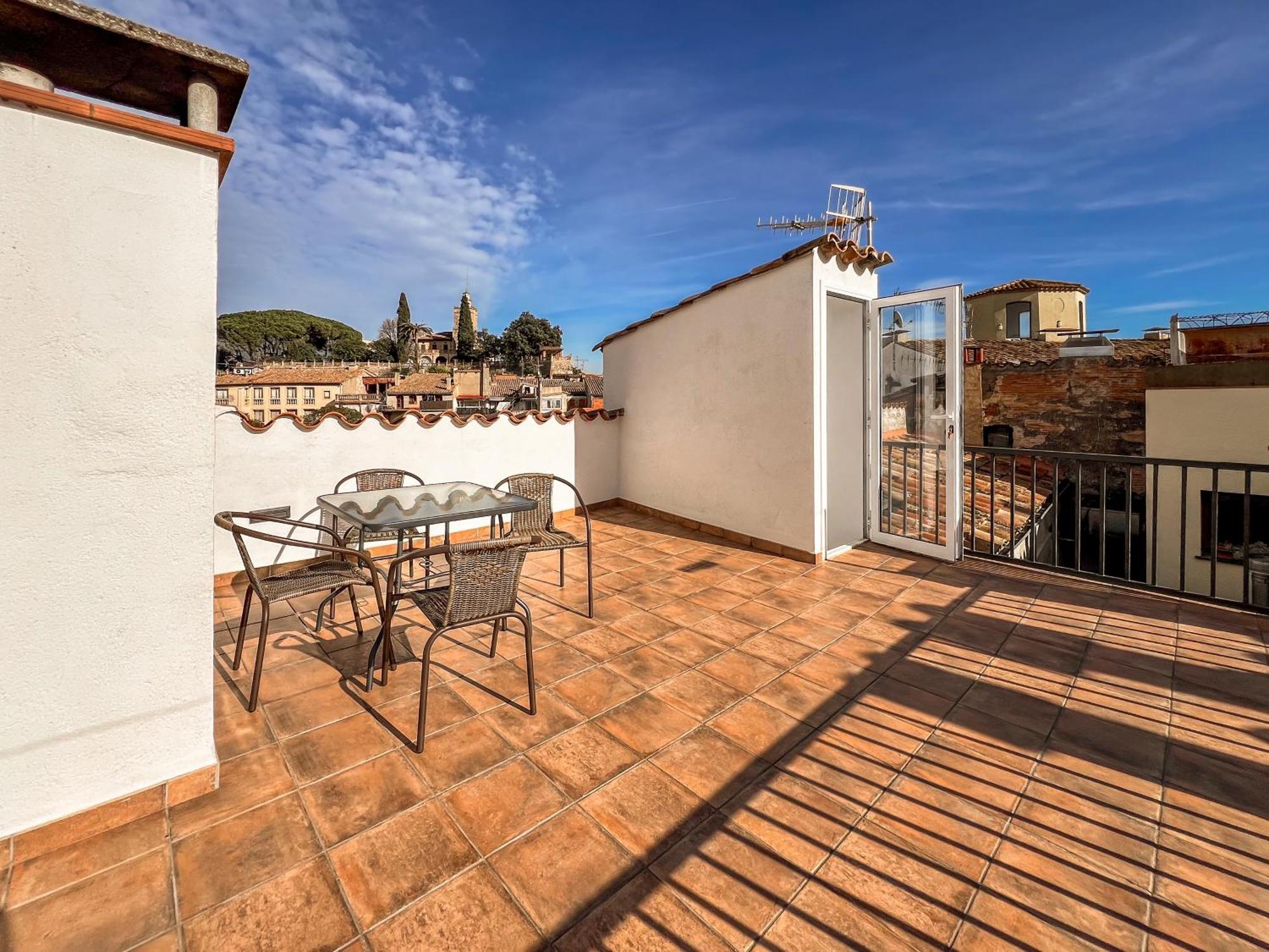 Ganganell Atic Con Terraza En Apartment Besalu