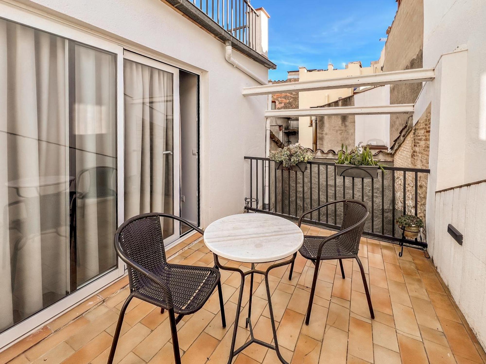 Ganganell Atic Con Terraza En Besalu