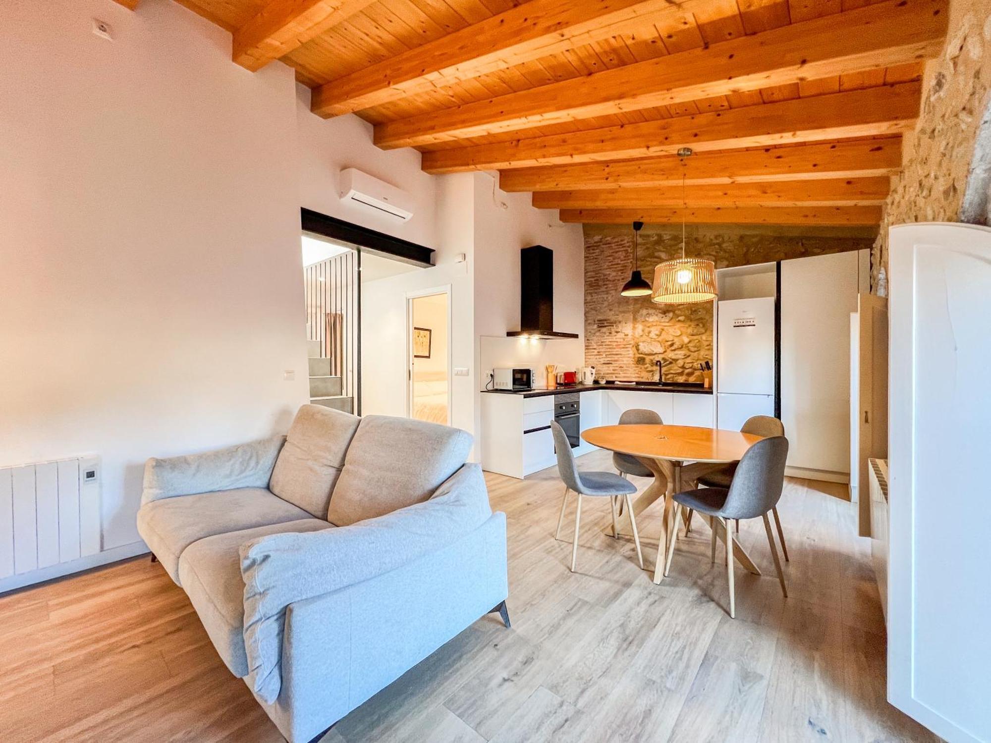 Ganganell Atic Con Terraza En * Besalu